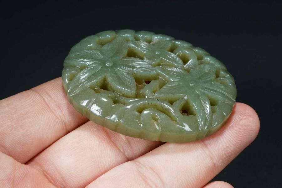 上海都达杂项专场七十二【全场包邮】 和田玉镂空雕花卉纹佩67-16