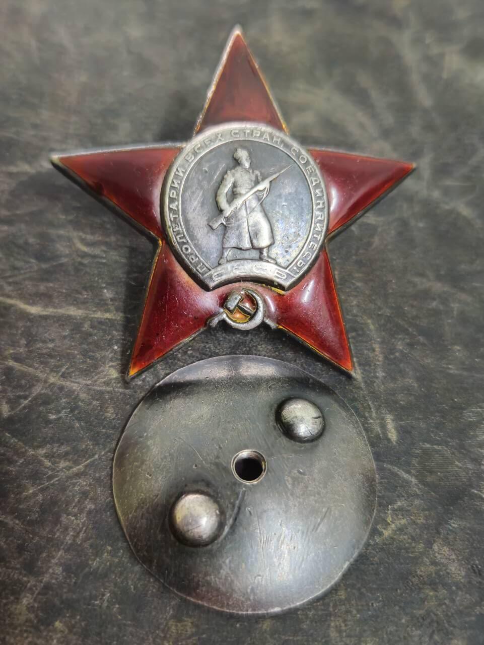 各国勋章奖章拍卖第52期 苏联红星勋章340420、2587378号，1943末初大士在炮火轰炸下为全旅撤退断后击杀多名德军，1945年冒着炮火成功送达作战报告。战功奖章271603号，1943年抢救2个伤员获得。带保卫高加索和战胜德国奖章