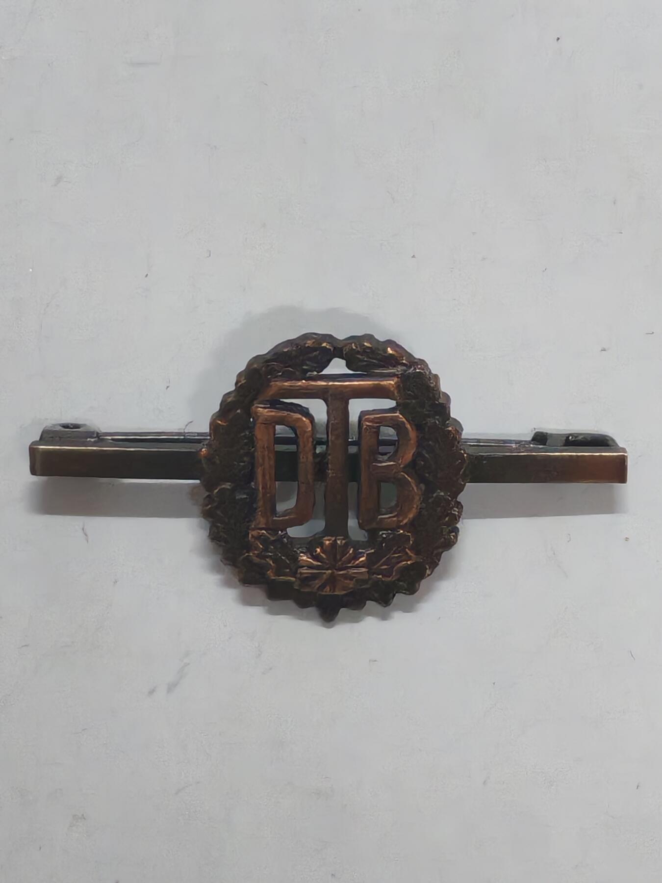 韵星假日军品类拍卖第51期  -- Rimey Holidays Militaria Auction 51 魏玛德国DTB体能荣誉奖章 非常少见保存完好 最后一张图为参考价格