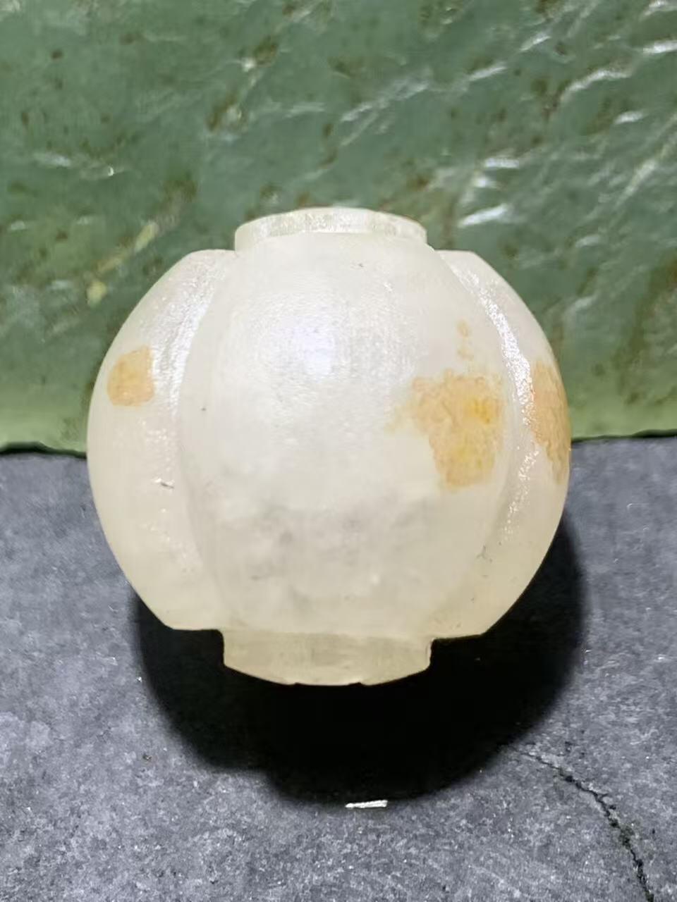 精美亚光冰飘战国红玛瑙手工雕刻四棱南瓜灯笼珠一颗！