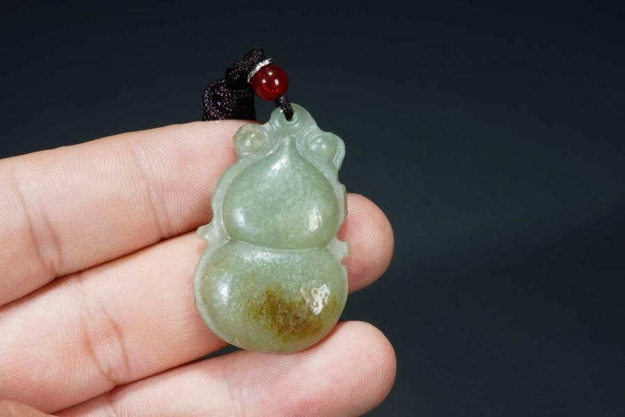 上海都达杂项专场六十六【全场包邮】 天然和田玉精雕《福禄》挂件 附鉴定证书66-135