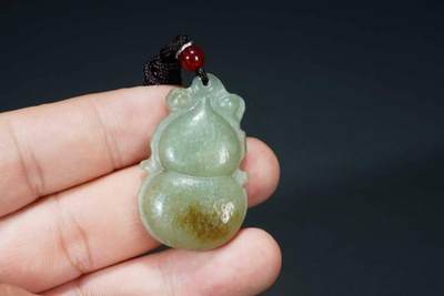 上海都达杂项专场103【全场包邮】  天然和田玉精雕《福禄》挂件 附鉴定证书66-135