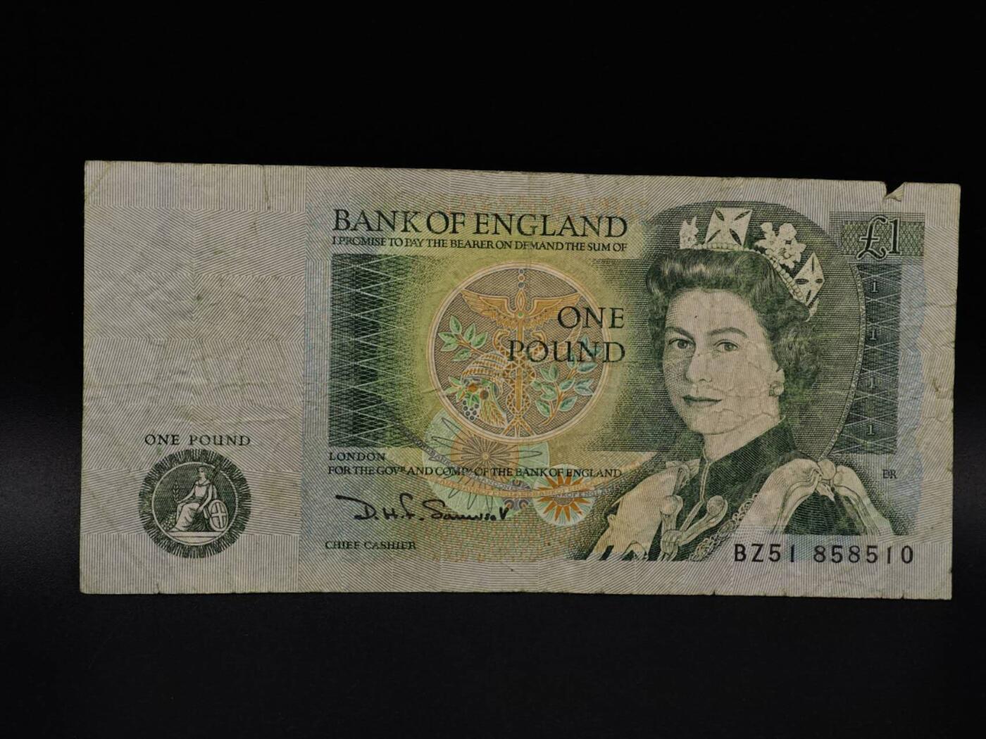  【淘币小摊】限时拍第八百九十拍   纸币场    每周一统一发货 英国英格兰银行1镑纸币【有折】