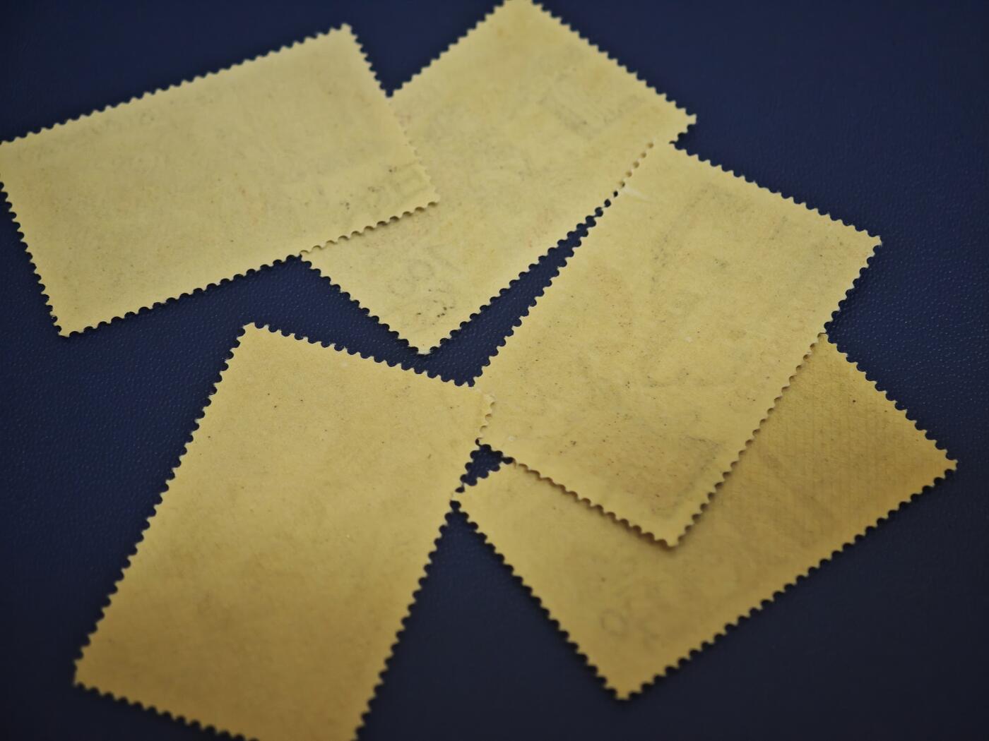 橙子收藏第七期 捷克斯洛伐克邮政1965年发行的解放20周年纪念邮票，全套共5枚，采用经典雕刻版工艺印刷，齿孔完整，邮戳清晰，整体品相完好。