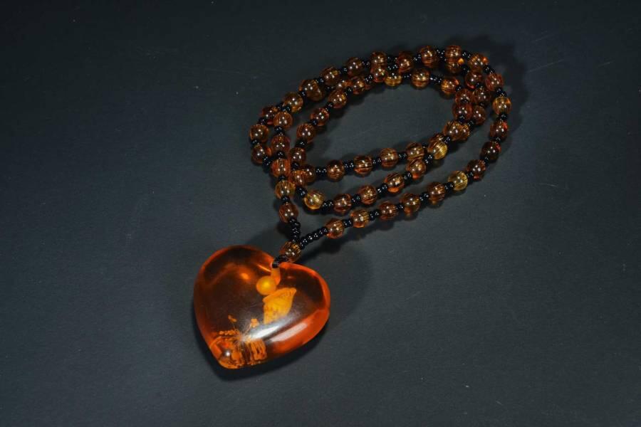 上海都达杂项专场七十二【全场包邮】 琥珀心形挂件61-364