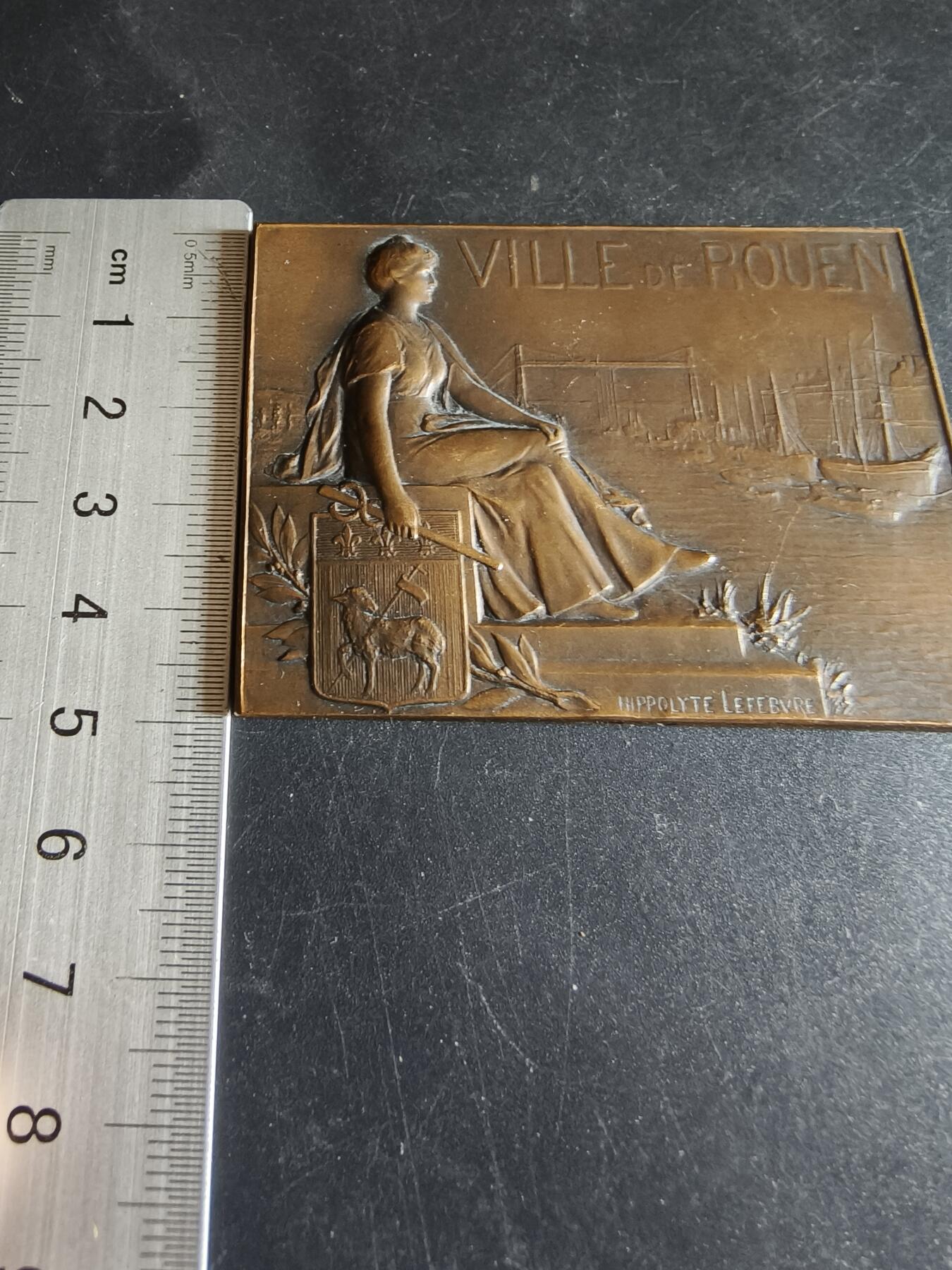 老王徽章第191期 法国鲁昂市方形大铜章     大师希波利特·勒菲弗尔作品      尺寸68×50mm     重量97.7g