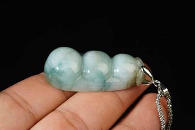 上海都达杂项专场103【全场包邮】  天然冰糯种翡翠（A货）福豆挂件67-125