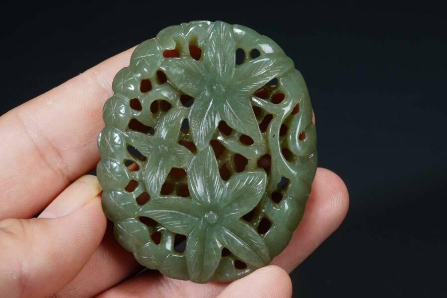 上海都达杂项专场七十二【全场包邮】 和田玉镂空雕花卉纹佩67-16