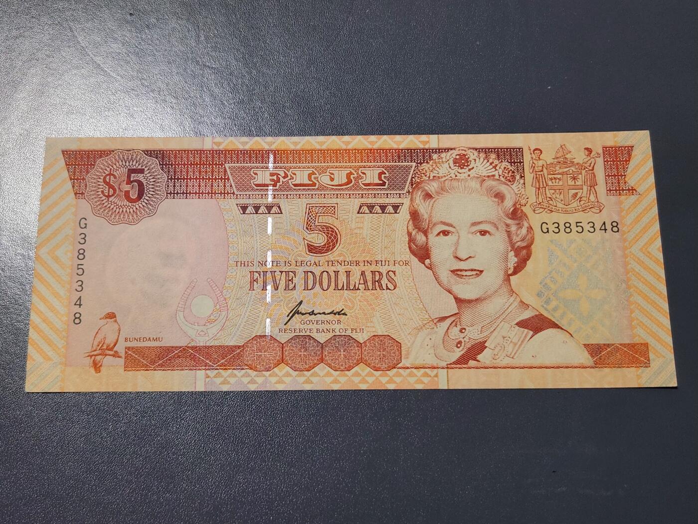 4月6号晚上8点 中外纸币自动截拍第52场 斐济1995年5元 几乎全新