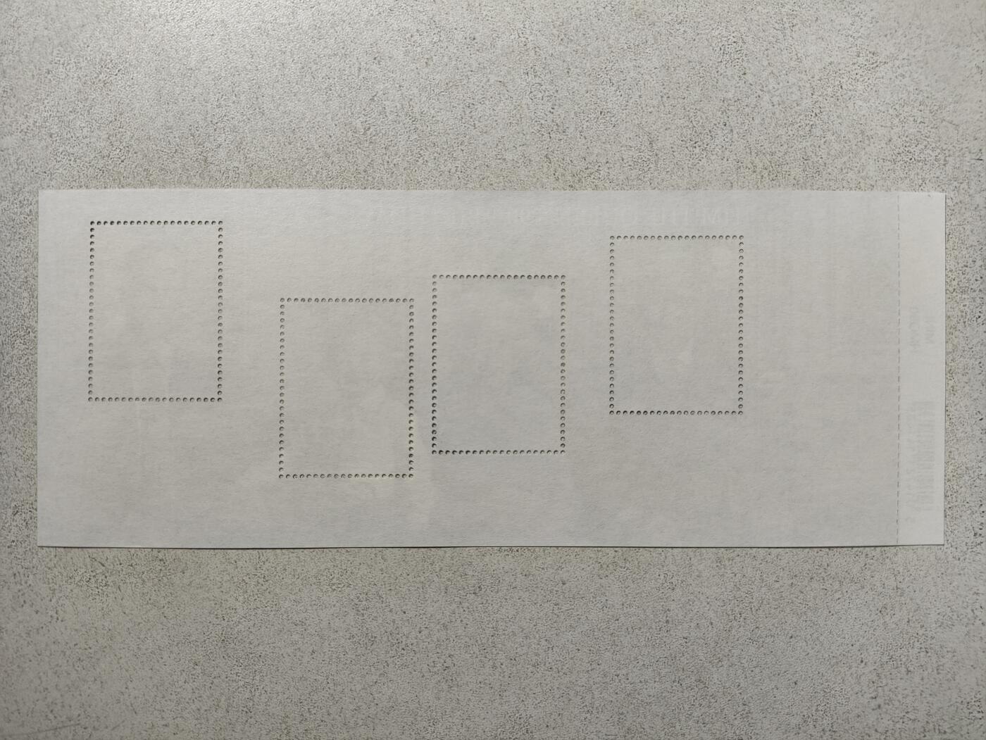 英国皇家邮政发行的英女王伊丽莎白二世90岁寿辰纪念小全张邮票