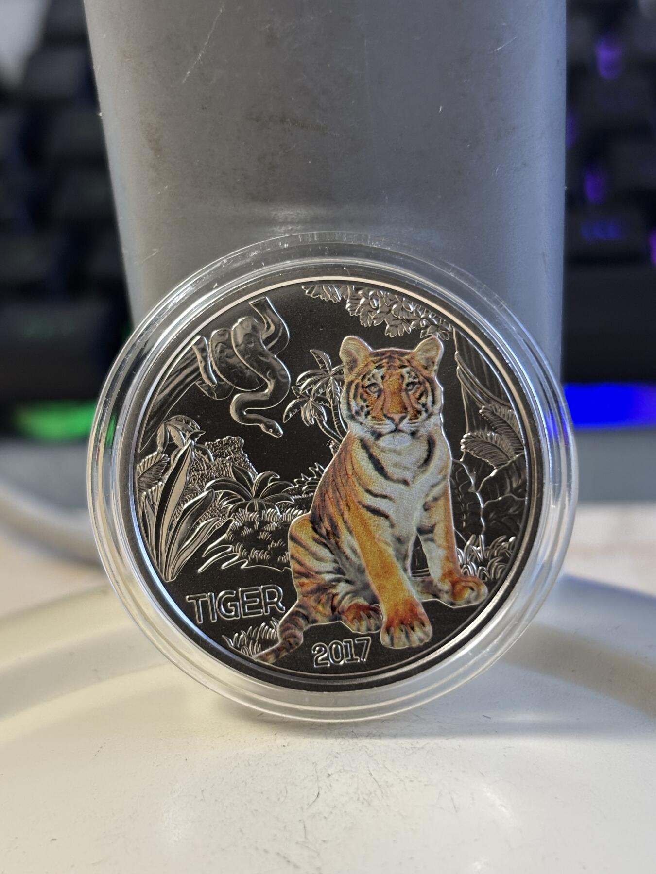 第196期拍卖 奥地利2017年多彩动物夜光系列2老虎荧光效果彩币