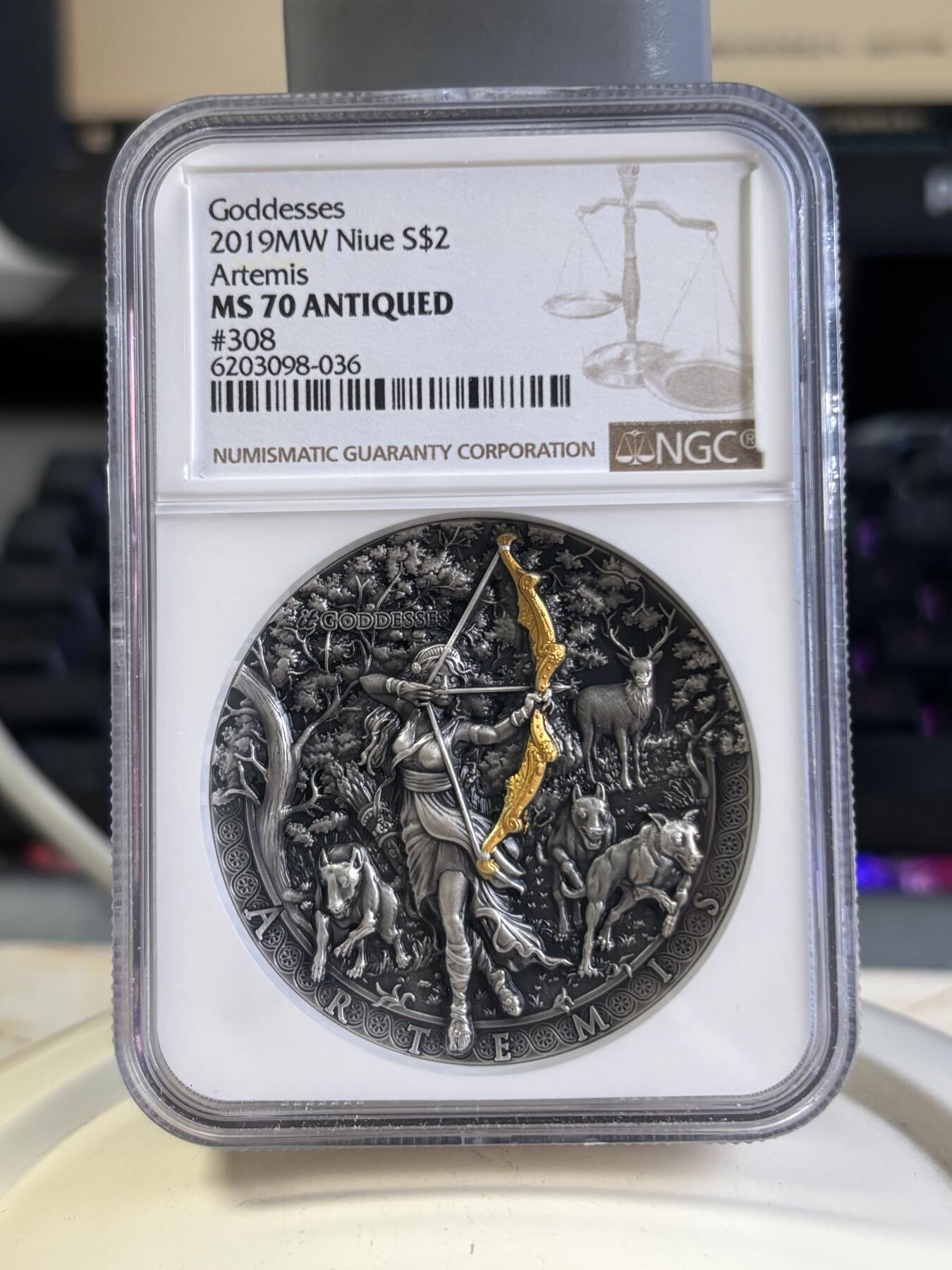 第197期拍卖 纽埃2019年狩猎女神2盎司高浮雕银币NGC-MS70，2盎司，999银，发行500枚