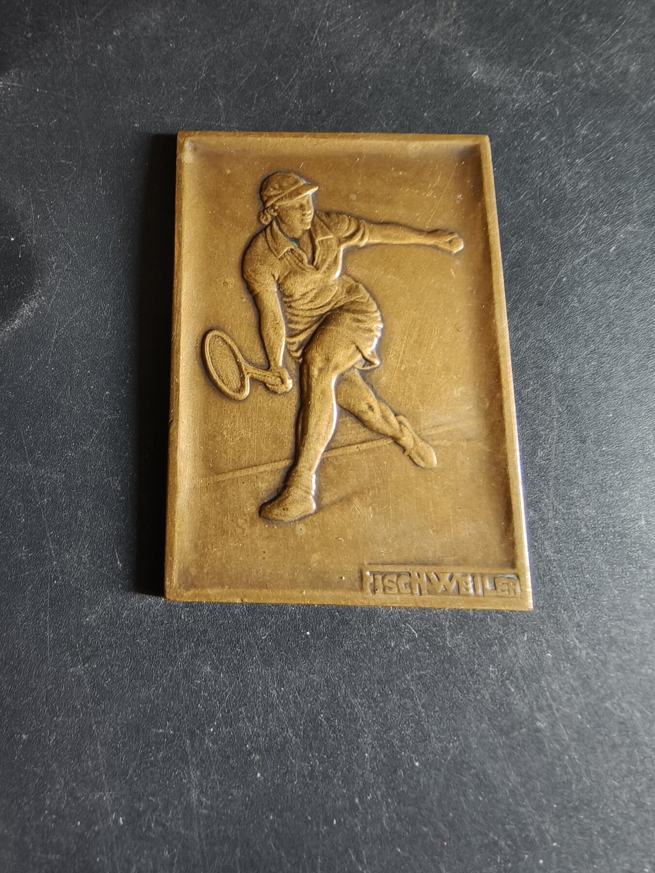 老王徽章第191期 法国网球运动方形大铜章     尺寸40×58mm    重量43g