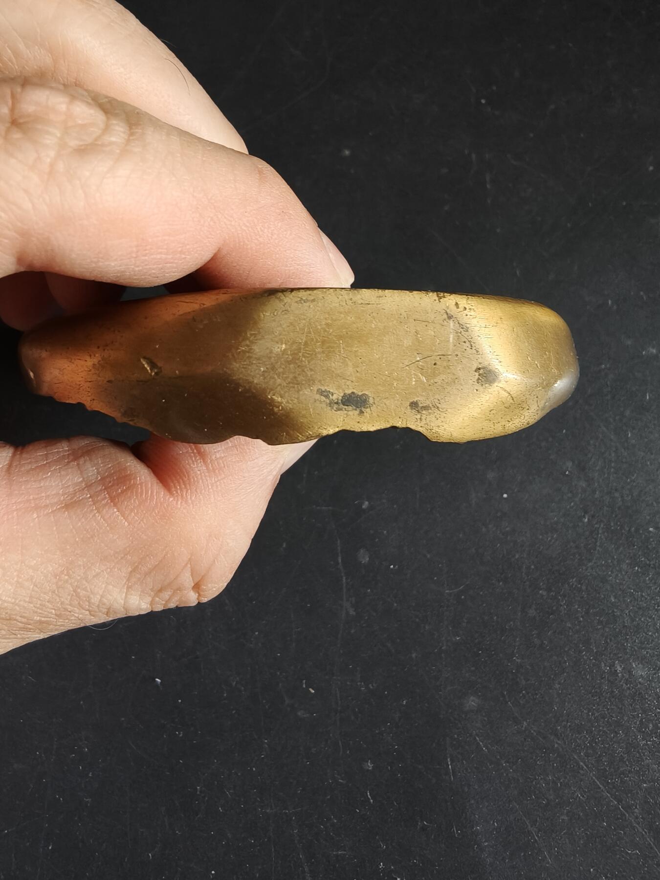 老王徽章第191期 法国诺曼底登陆纪念委员会异形大铜章     青铜材质    复刻了奥马哈海滩登陆场景     高浮雕      尺寸80×58mm     重量293.5g