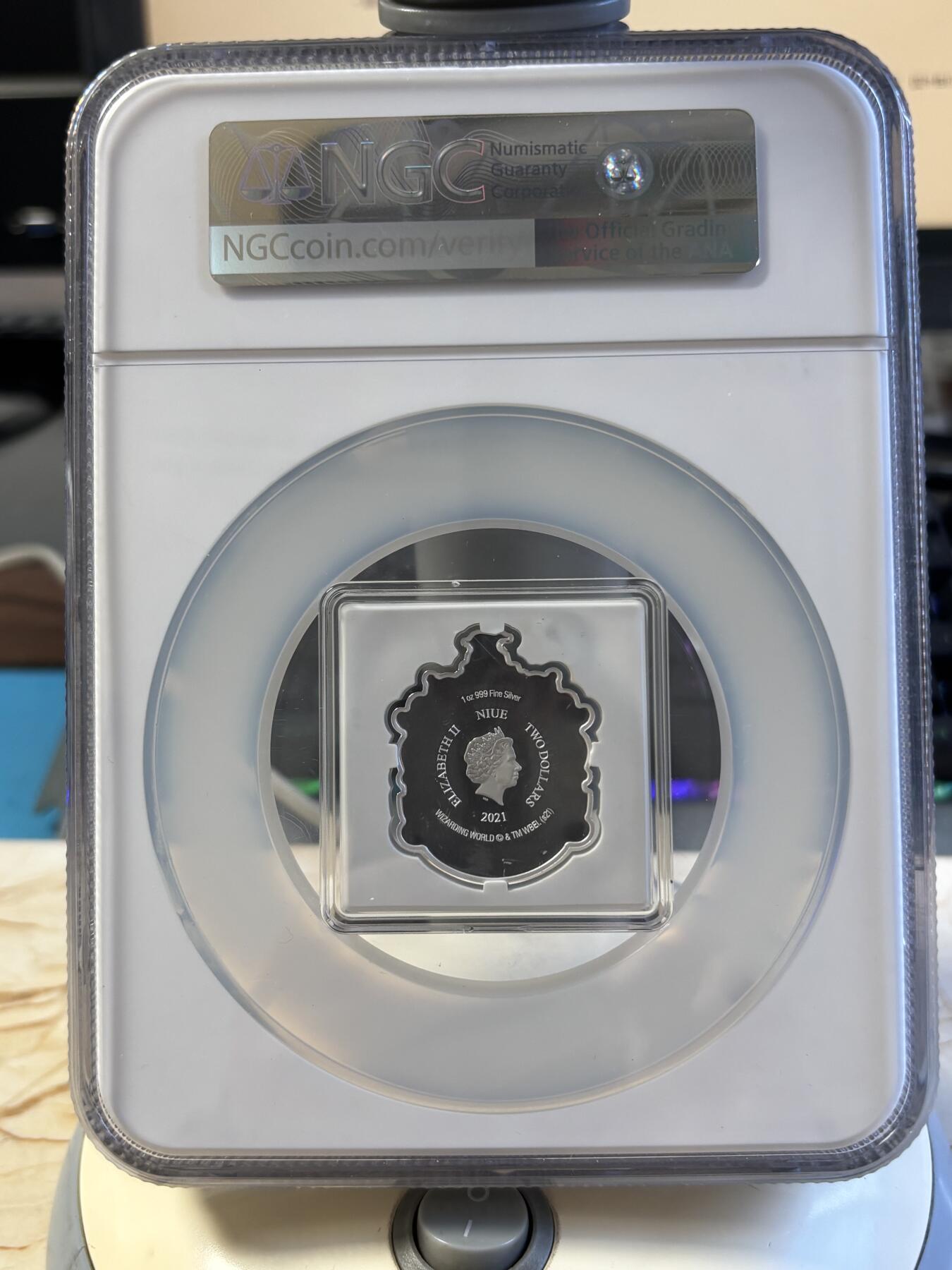第197期拍卖 纽埃2021年哈利波特赫奇帕奇徽章纪念银币NGC-PF70首期无盒无证书，999银，发行5000枚