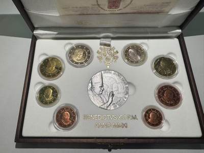 《外钞收藏家》第六百二十四期（精品场）（长期征集拍品、欢迎藏友们联系合作） - 【精制proof】梵蒂冈2011年精制欧元带45克大银章 银章的银价都要900多了！