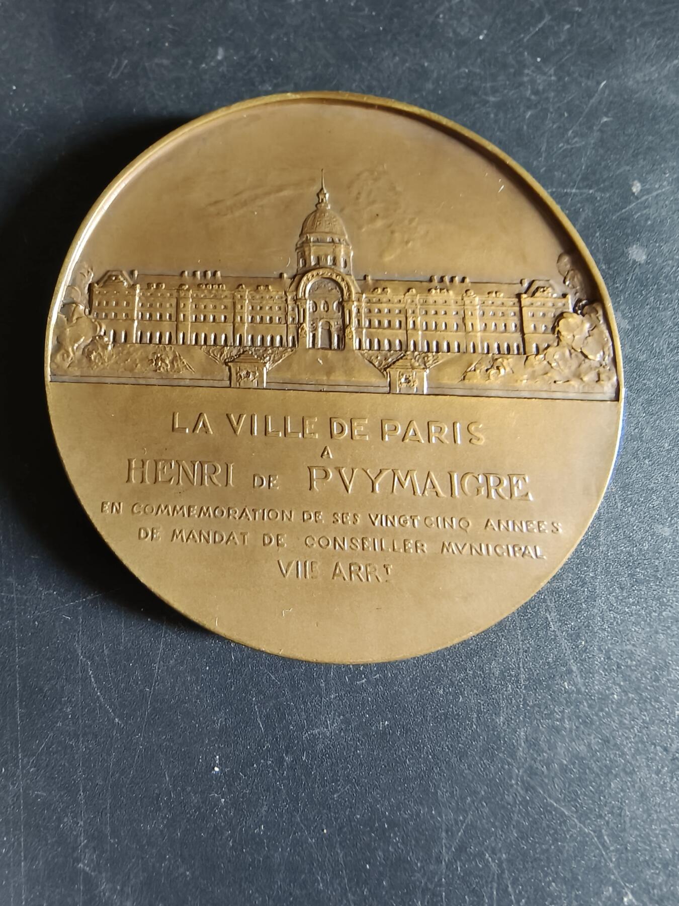 老王徽章第191期 法国1937年亨利·德·皮迈格雷任职巴黎市议员25周年大铜章       高浮雕       直径64mm     重量96g