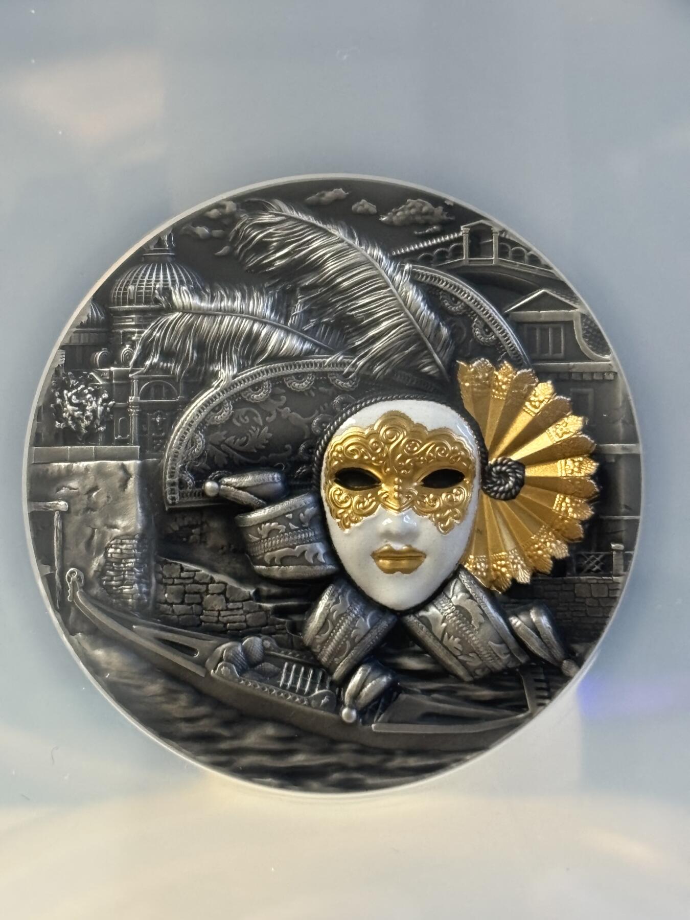 第197期拍卖 纽埃2019年威尼斯面具2盎司高浮雕银币NGC-MS70无原盒证书，999银镀金，发行500枚
