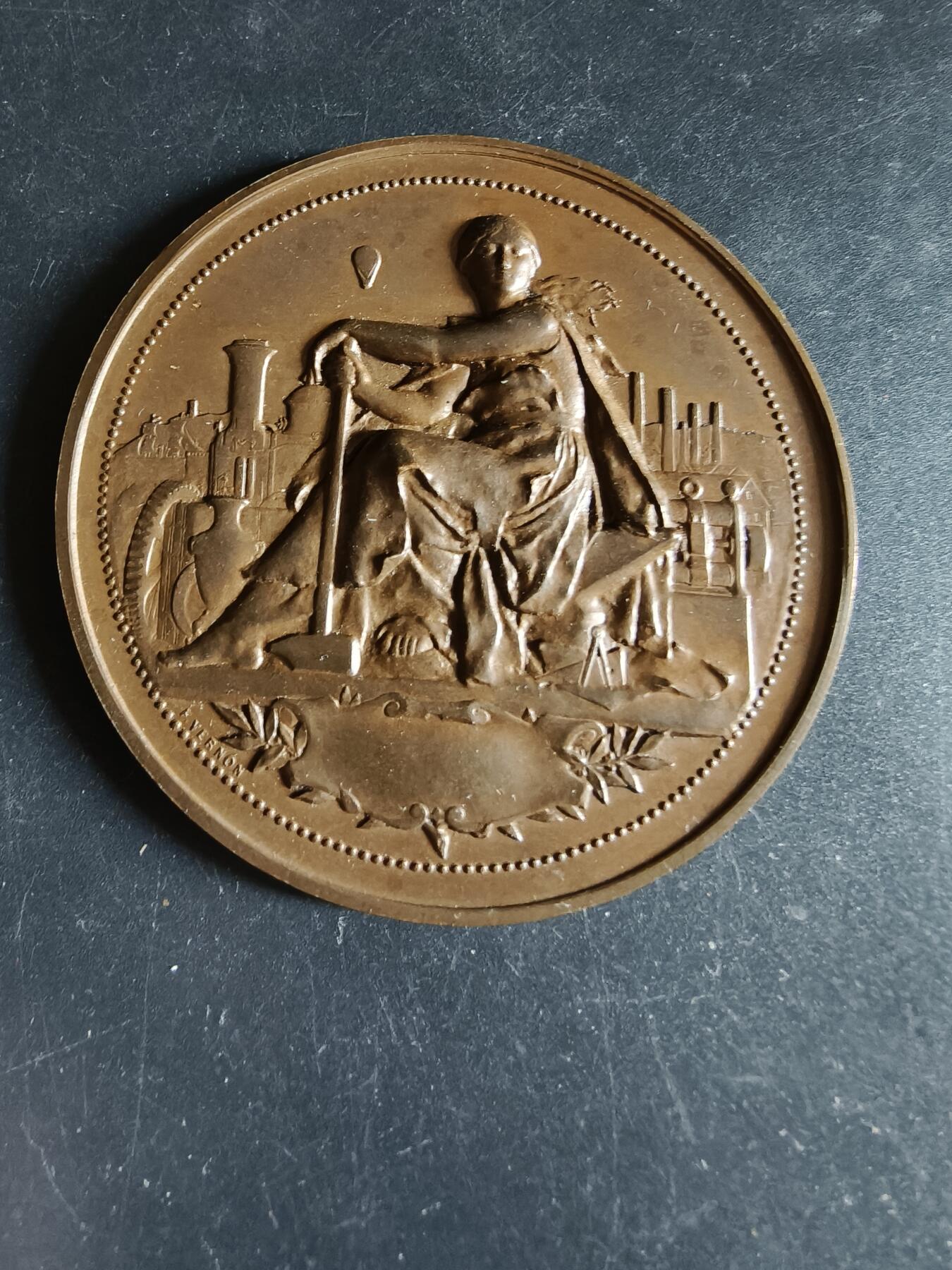 老王徽章第191期 法国1908年巴黎电力工业学徒学校毕业大铜章      大师L.勒努瓦作品      直径68mm      重量80.1g