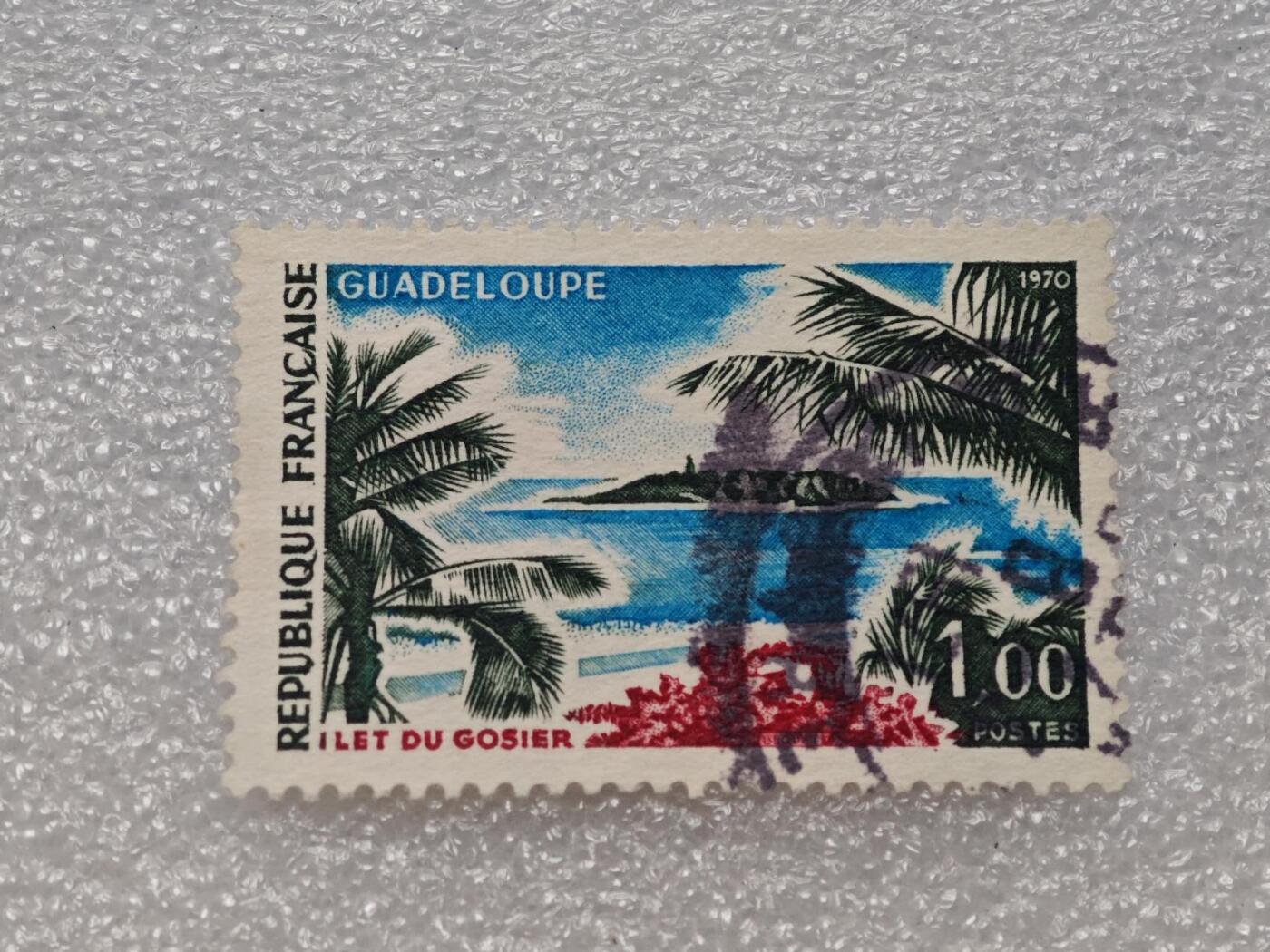  【淘币小摊】限时拍第八百九十一拍  外国老邮票 印花税票 火花纸品场    每周一统一发货 法属瓜德罗普1970小1法郎邮票