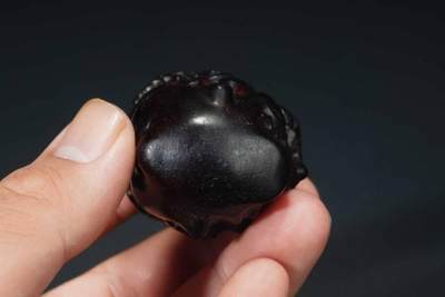 上海都达杂项专场103【全场包邮】  印度小叶紫檀精雕《一念之间》挂件62-251