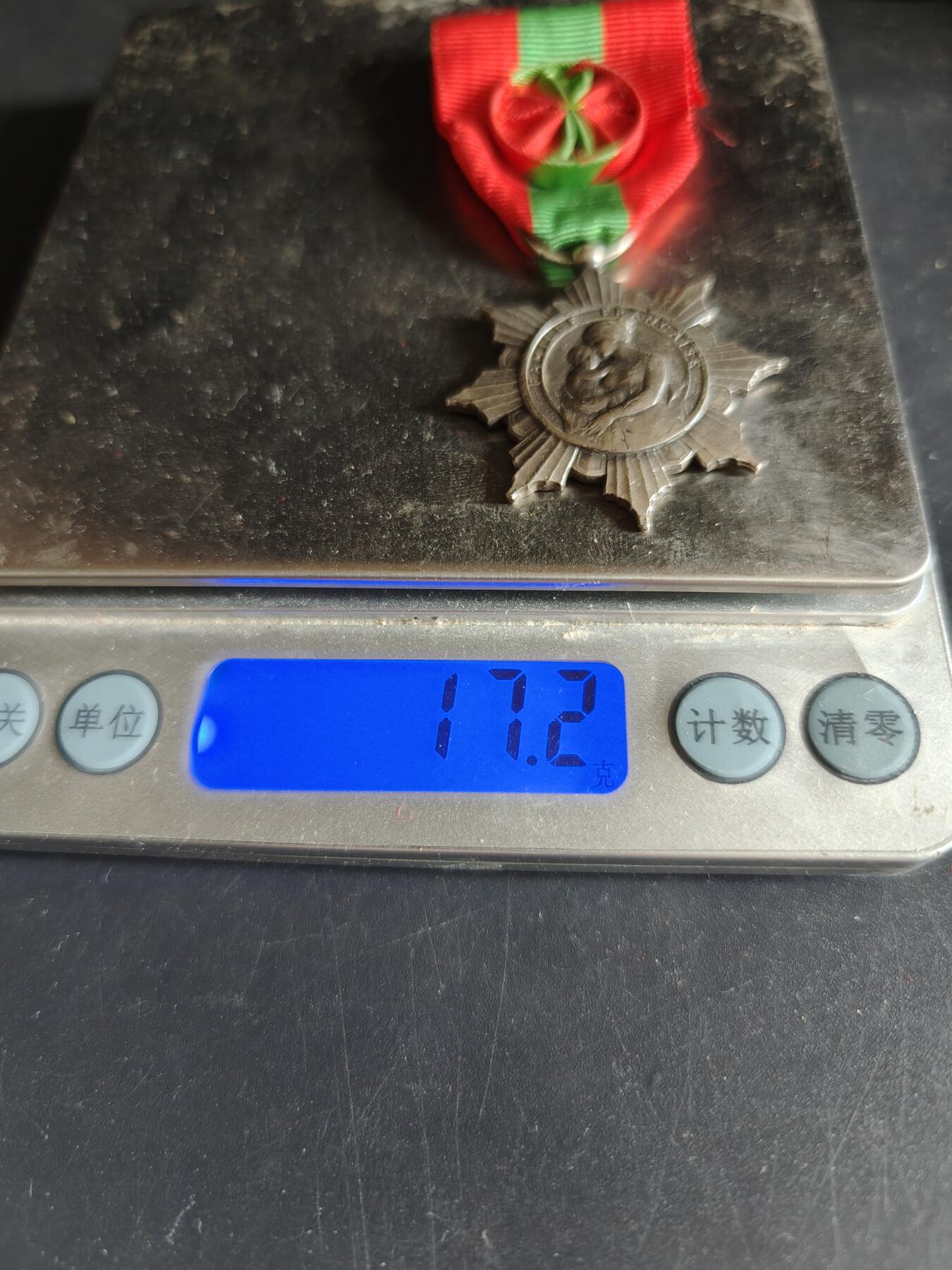 老王徽章第191期 法国银级军官级母亲奖章     925银材质     17.2g