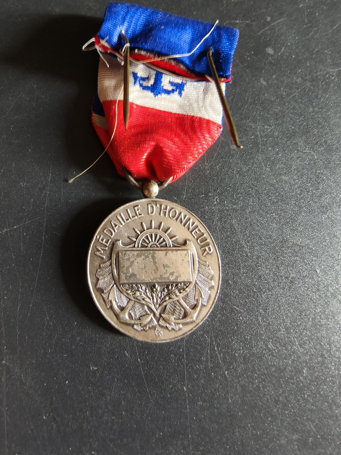 老王徽章第191期 法国银级海事版劳工奖章     带盒      950银     12.5g