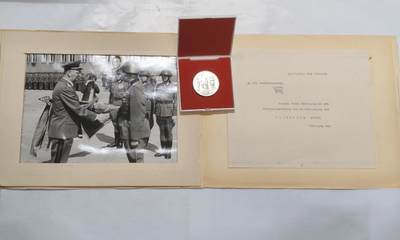 韵星假日军品类拍卖第51期  -- Rimey Holidays Militaria Auction 51 - 民主德国人民军军队感谢信件（信件附带当时原主和军官合照照片）、建军奖章一套 好品少见