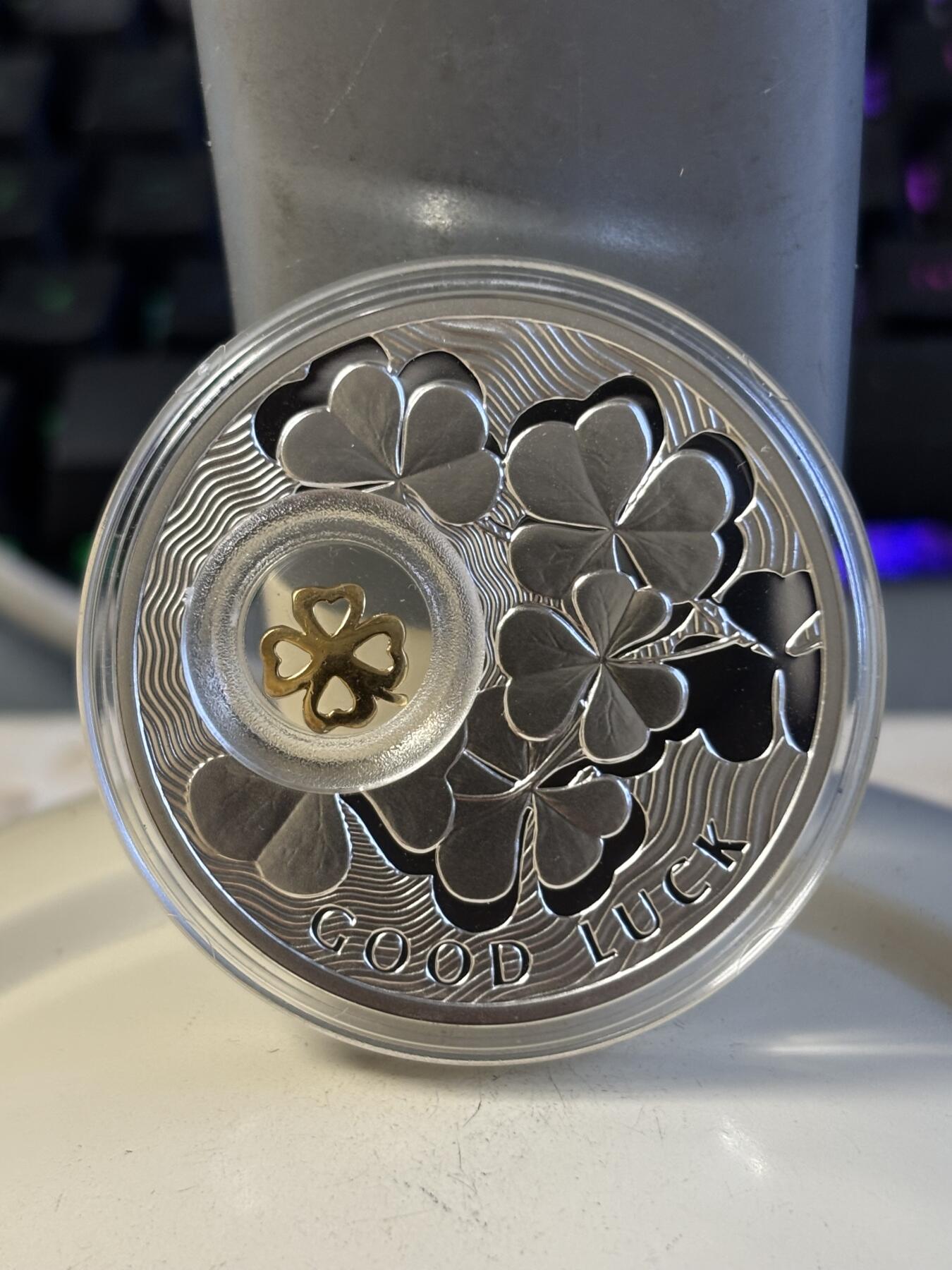 第196期拍卖 纽埃2012年 幸运钱币(2)四叶草纪念银币，925银，28.28克