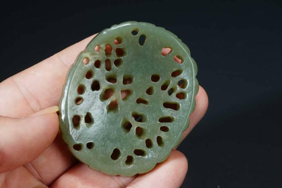 上海都达杂项专场七十二【全场包邮】 和田玉镂空雕花卉纹佩67-16