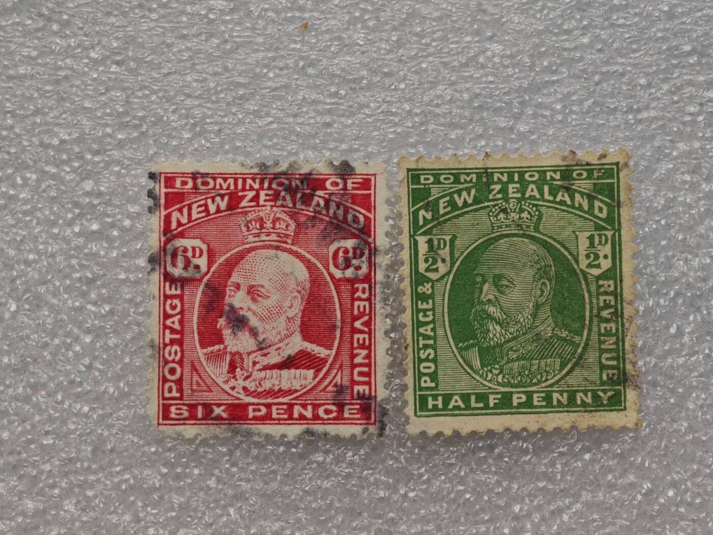  【淘币小摊】限时拍第八百九十一拍  外国老邮票 印花税票 火花纸品场    每周一统一发货 新西兰1907年爱德华七世邮票2枚