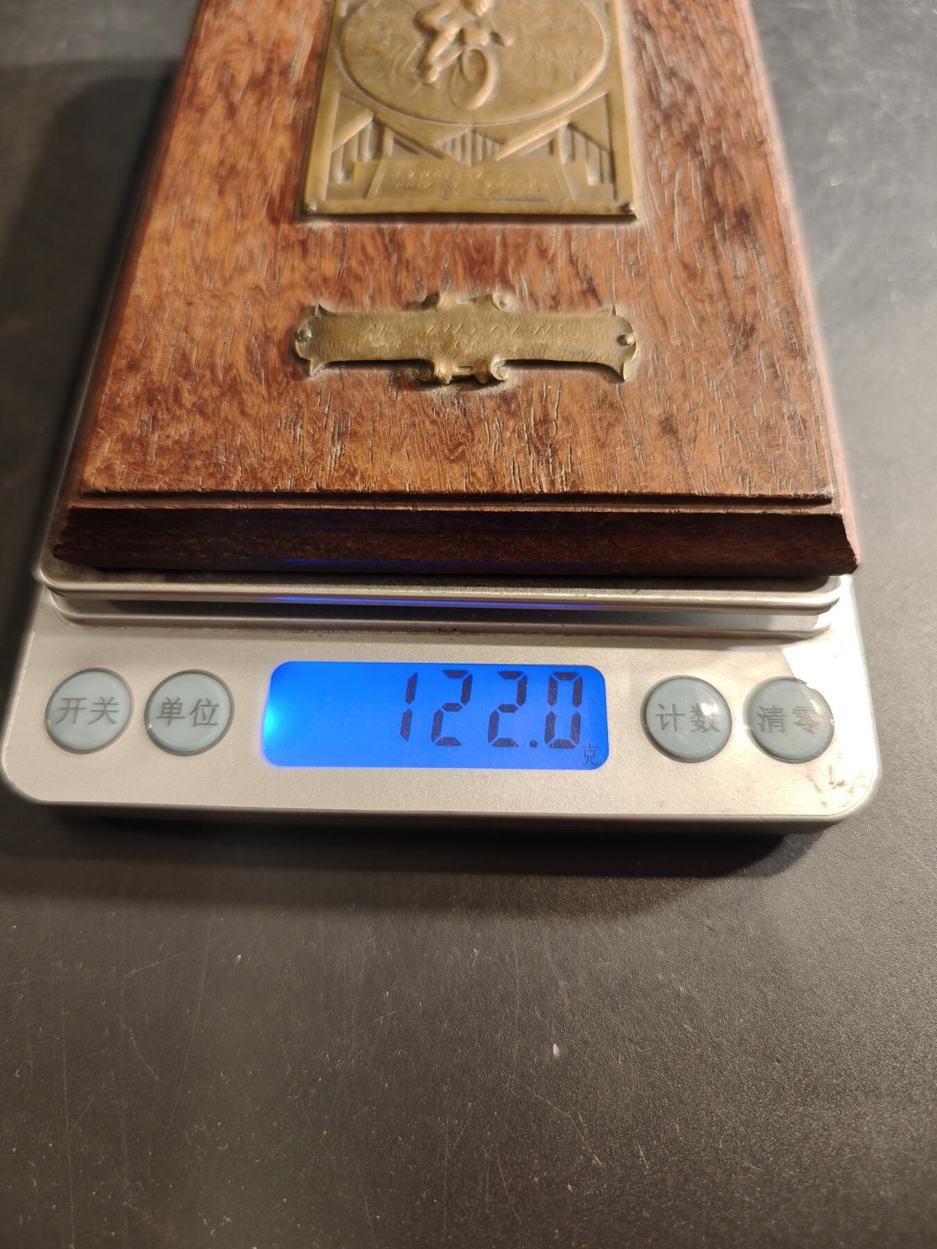 老王徽章第191期 法国自行车竞赛方形牌匾       尺寸10×13.5cm       重量122g