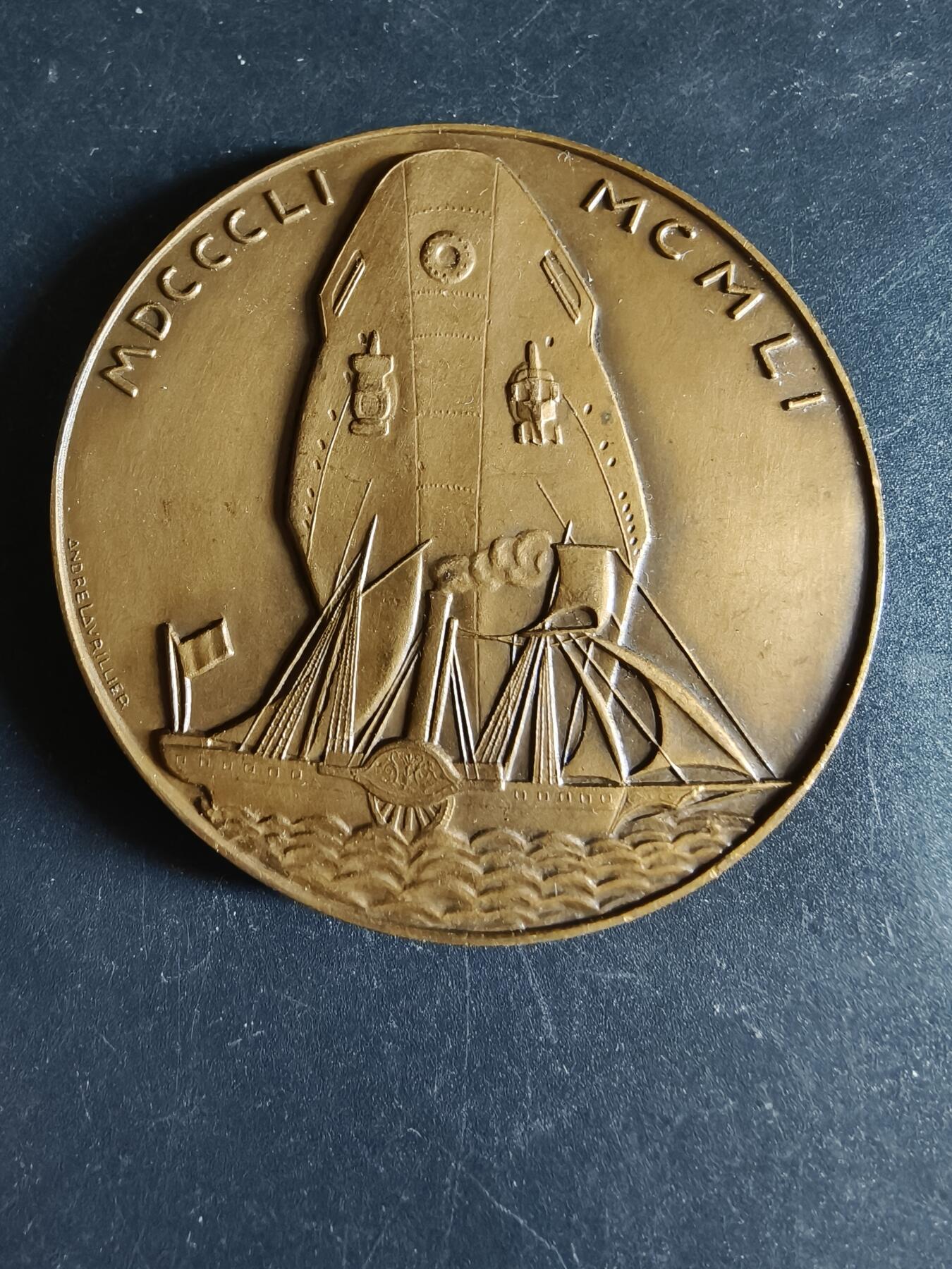 老王徽章第191期 法国1951年邮政海运公司成立百年大铜章      直径58mm     重量111.7g