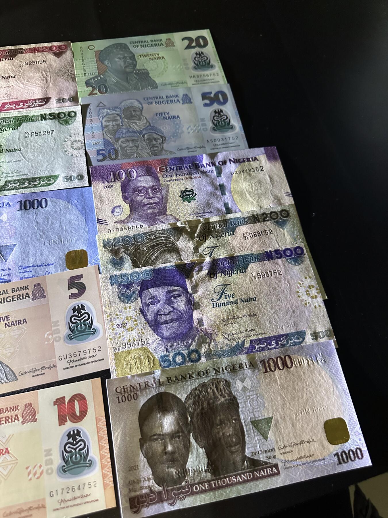 《外钞收藏家》第六百二十四期（精品场）（长期征集拍品、欢迎藏友们联系合作） 尼日利亚两个版本 16张一起 全新UNC