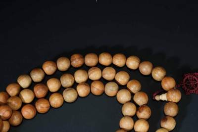 上海都达杂项专场103【全场包邮】  香樟木1.5圆珠多圈链子66-317