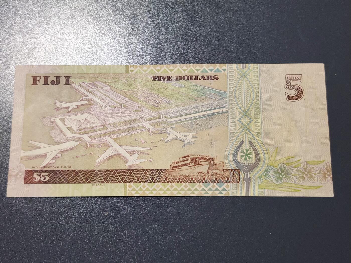 4月6号晚上8点 中外纸币自动截拍第52场 斐济2000年版5元 几乎全新