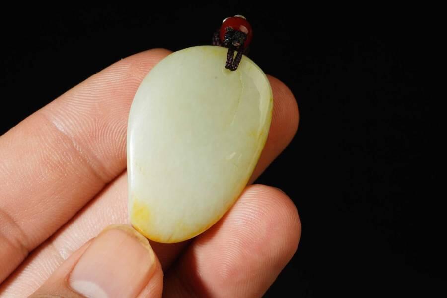 上海都达杂项专场七十二【全场包邮】 天然和田玉精雕《一鸣惊人》挂件 附鉴定证书61-230