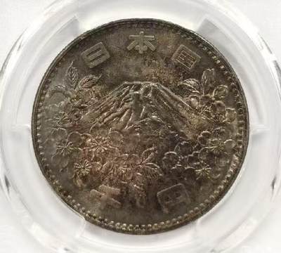 【礼羽收藏】🌏世界钱币拍卖第131期 - 1964年日本东京大奥1000日元银币PCGS-MS66，原汁原味老包浆，包浆醇厚浓郁，极美双面五彩，色彩梦幻感强烈，状态一流。味道币味道足，状态可遇不可求。日本大奥幻彩银币，富士山于樱花极具特色。