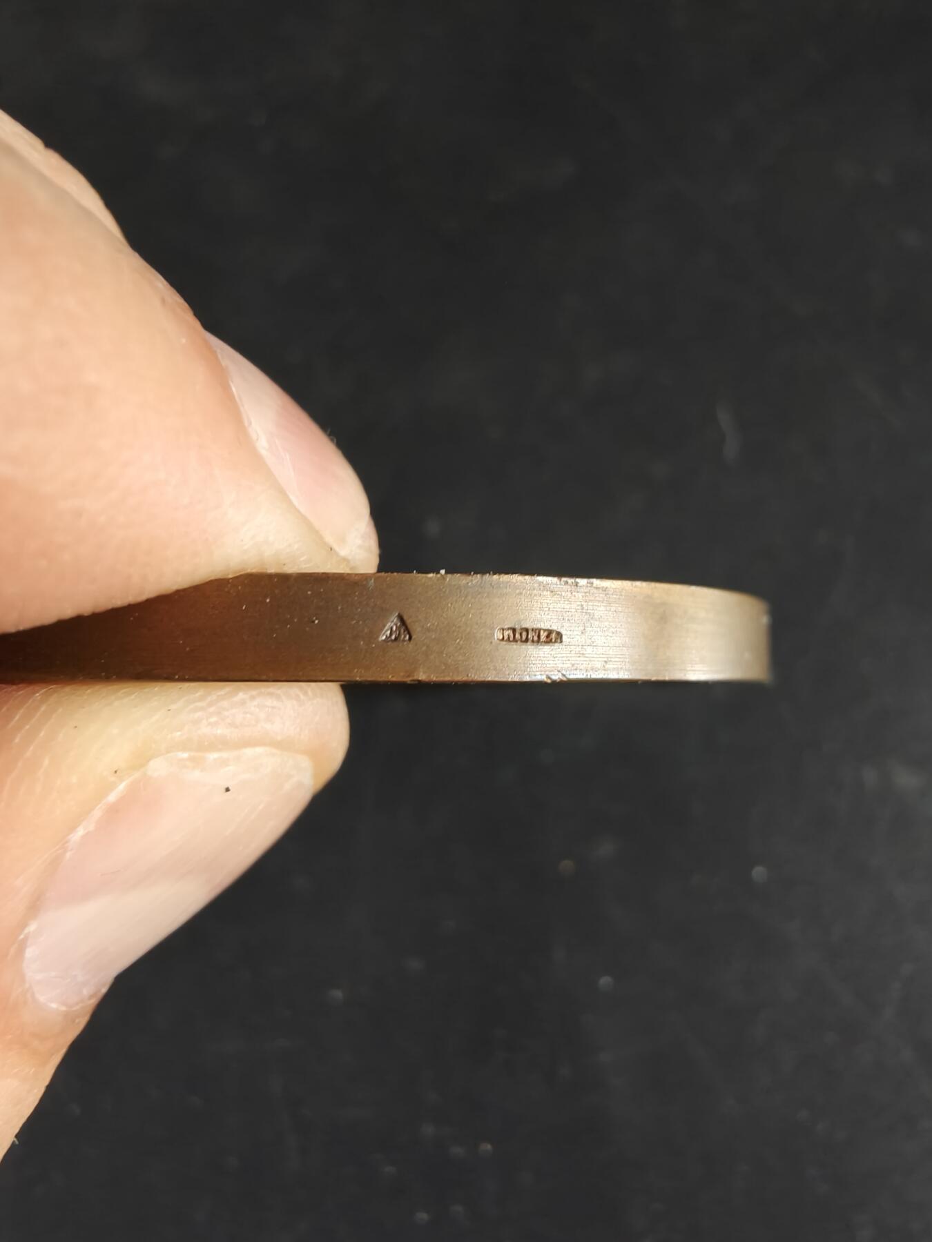 老王徽章第191期 法国1933年索邦大学荣誉教授埃米尔·勒古瓦大铜章     高浮雕     直径54mm     重量75g