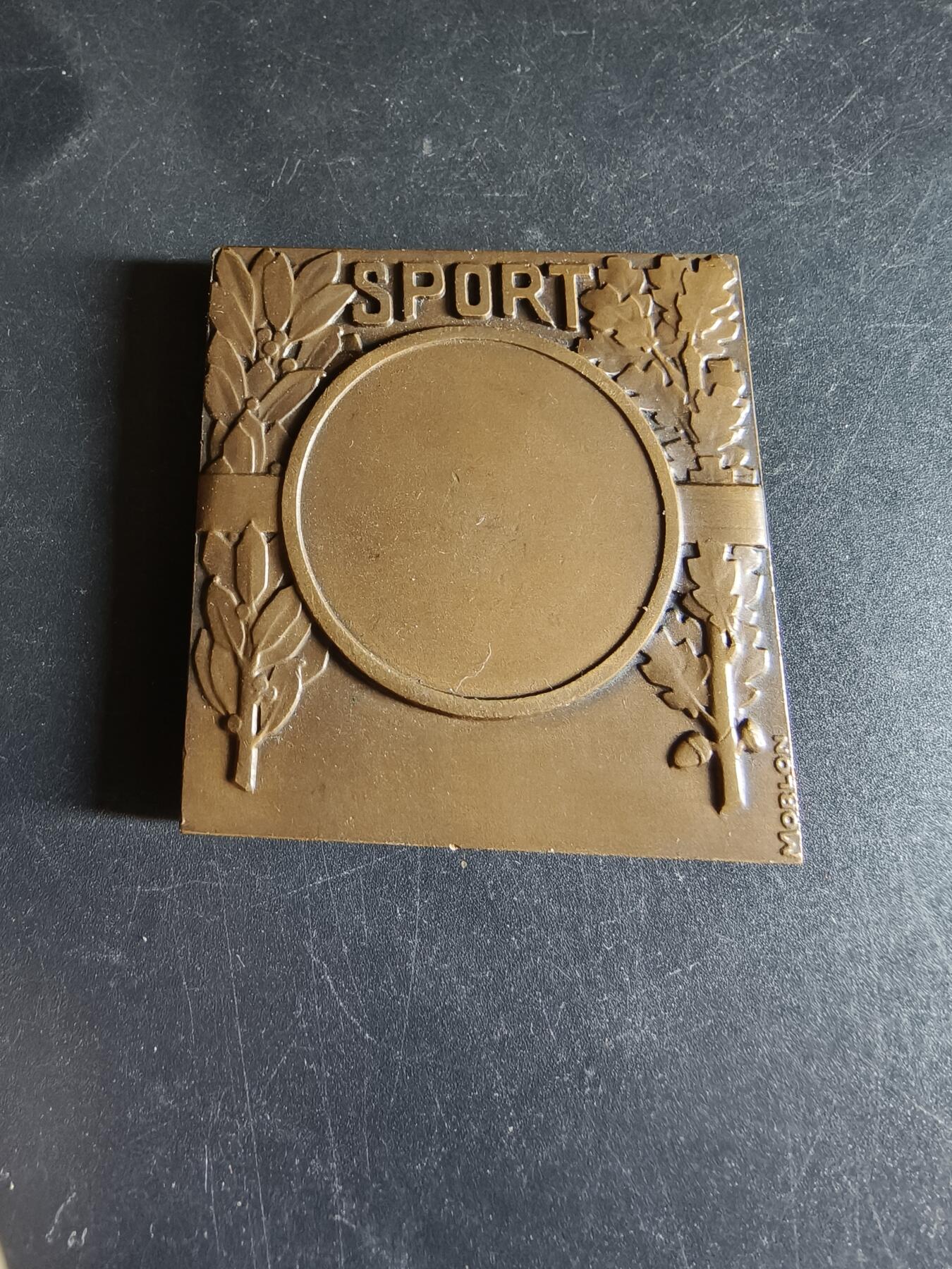 老王徽章第191期 法国田径运动方形大铜章     尺寸52×52mm     重量94.2g