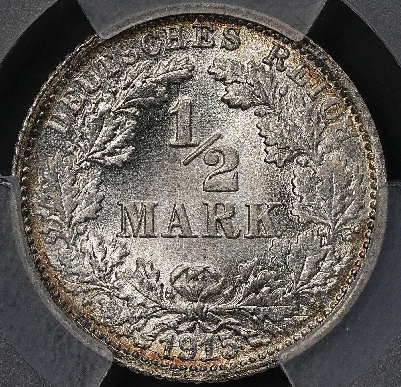 修遠堂世界钱币第110期 PCGS MS66 1915年德国1/2马克银币，F厂铭，同一原卷头一次送评级都是67-68，这次送惨被压分，这枚绝不止66的状态，环彩