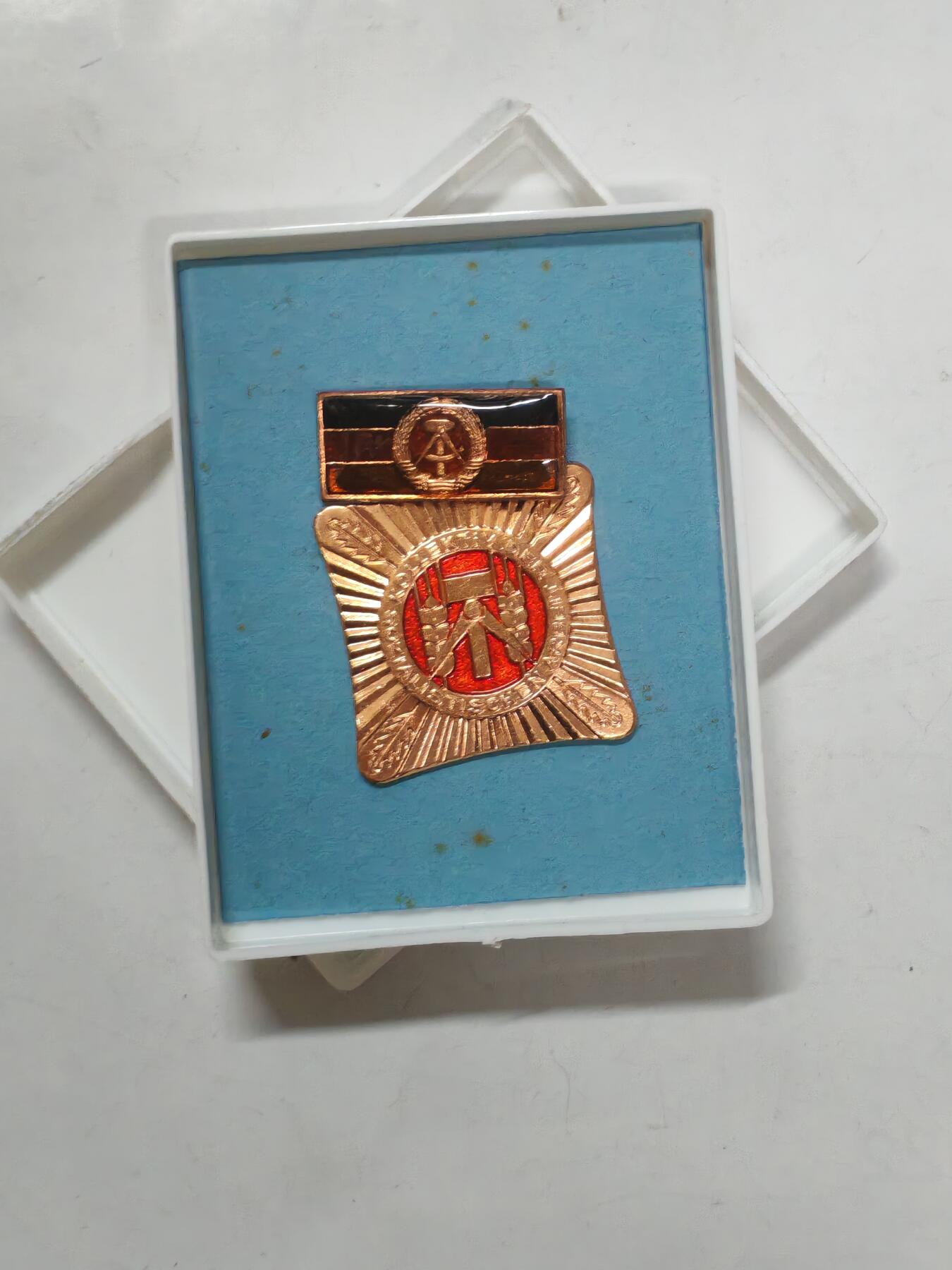 韵星假日军品类拍卖第51期  -- Rimey Holidays Militaria Auction 51 民主德国集体劳动模范奖章带原盒