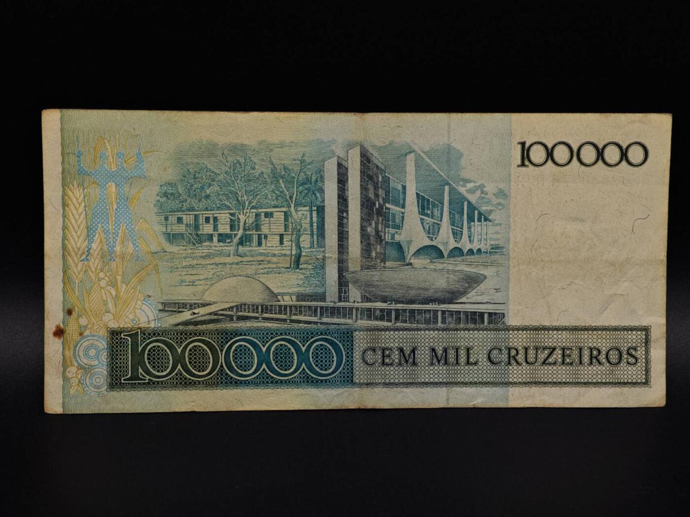  【淘币小摊】限时拍第八百九十拍   纸币场    每周一统一发货 巴西100000克鲁塞罗纸币【有折】