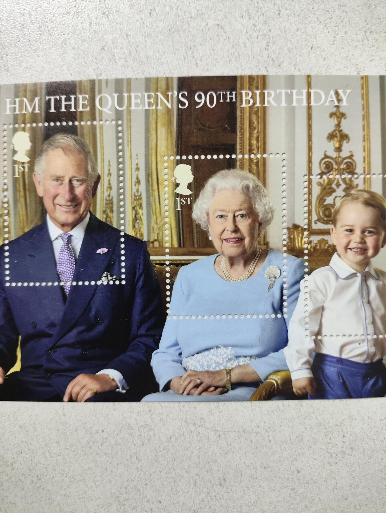 英国皇家邮政发行的英女王伊丽莎白二世90岁寿辰纪念小全张邮票