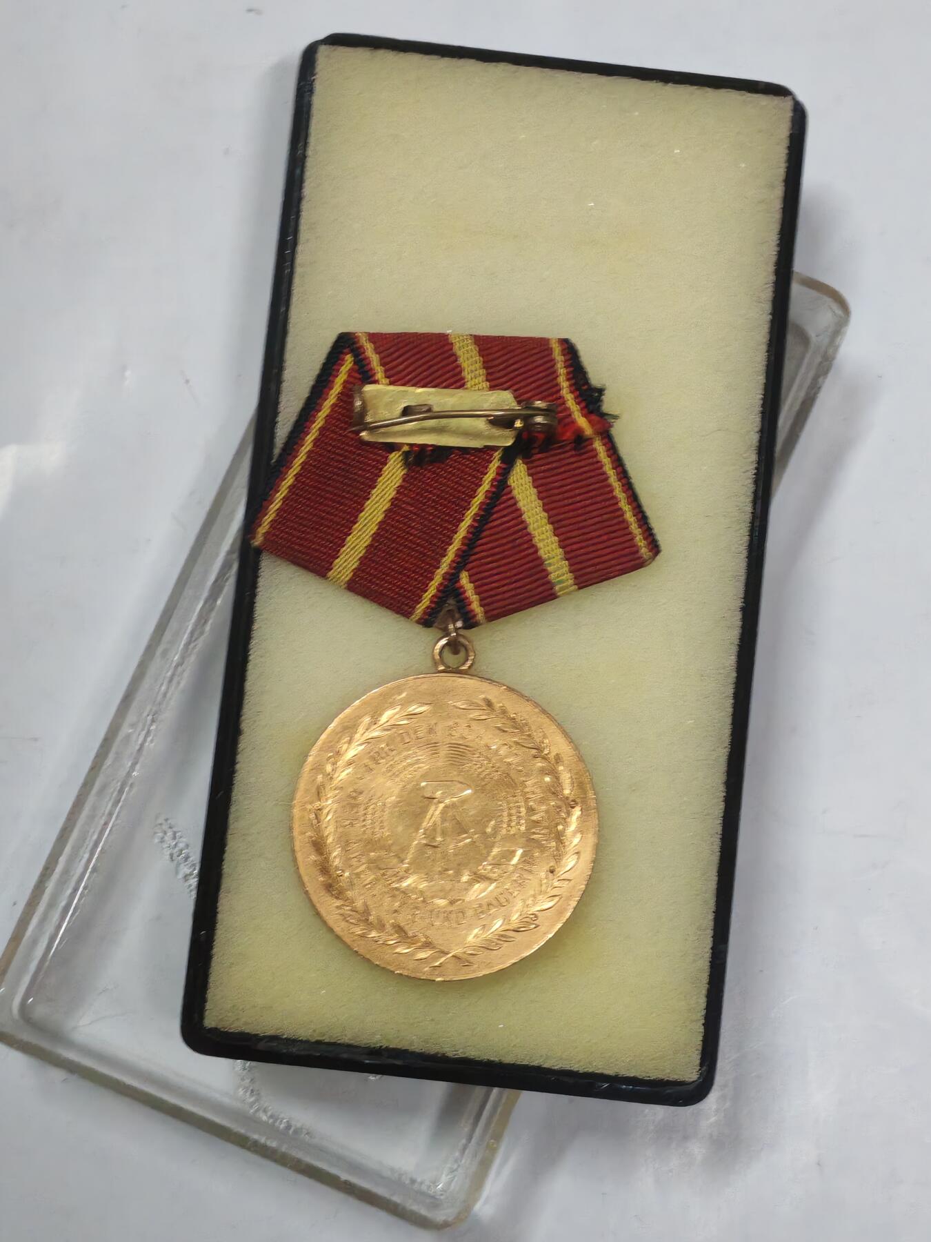 韵星假日军品类拍卖第51期  -- Rimey Holidays Militaria Auction 51 民主德国金级国家人民军功勋奖章带原盒