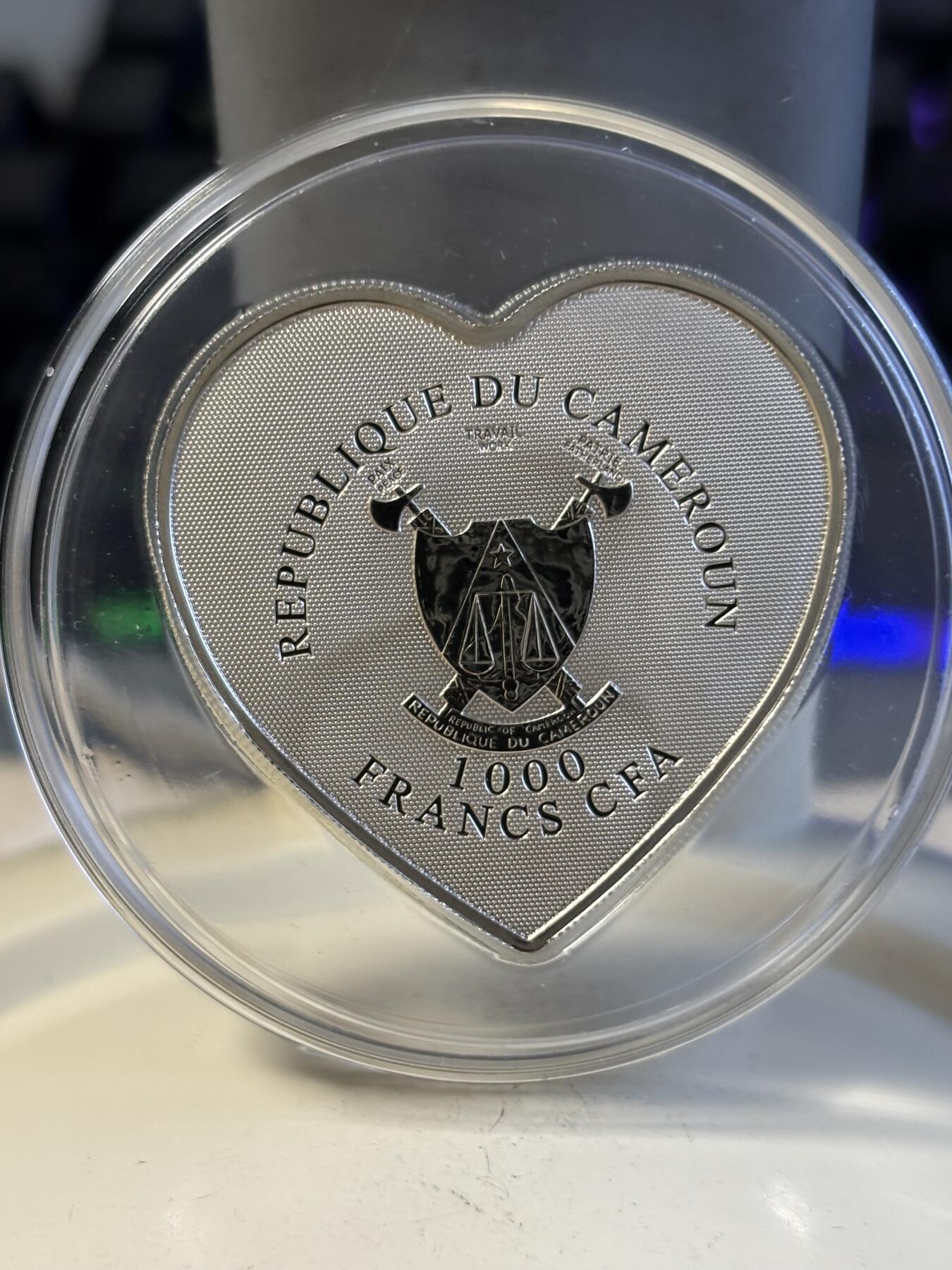 第196期拍卖 喀麦隆2013年天使之爱高浮雕全息幻彩心形纪念银币带证书，925银，发行2500枚