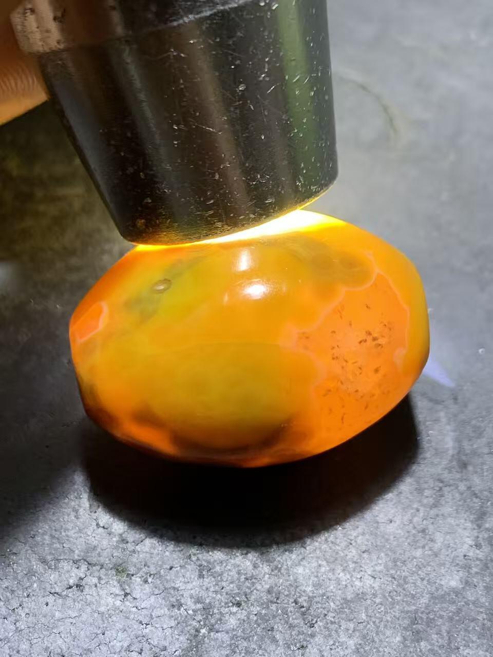 冰飘鱼籽纹战国红玛瑙桶珠一颗！