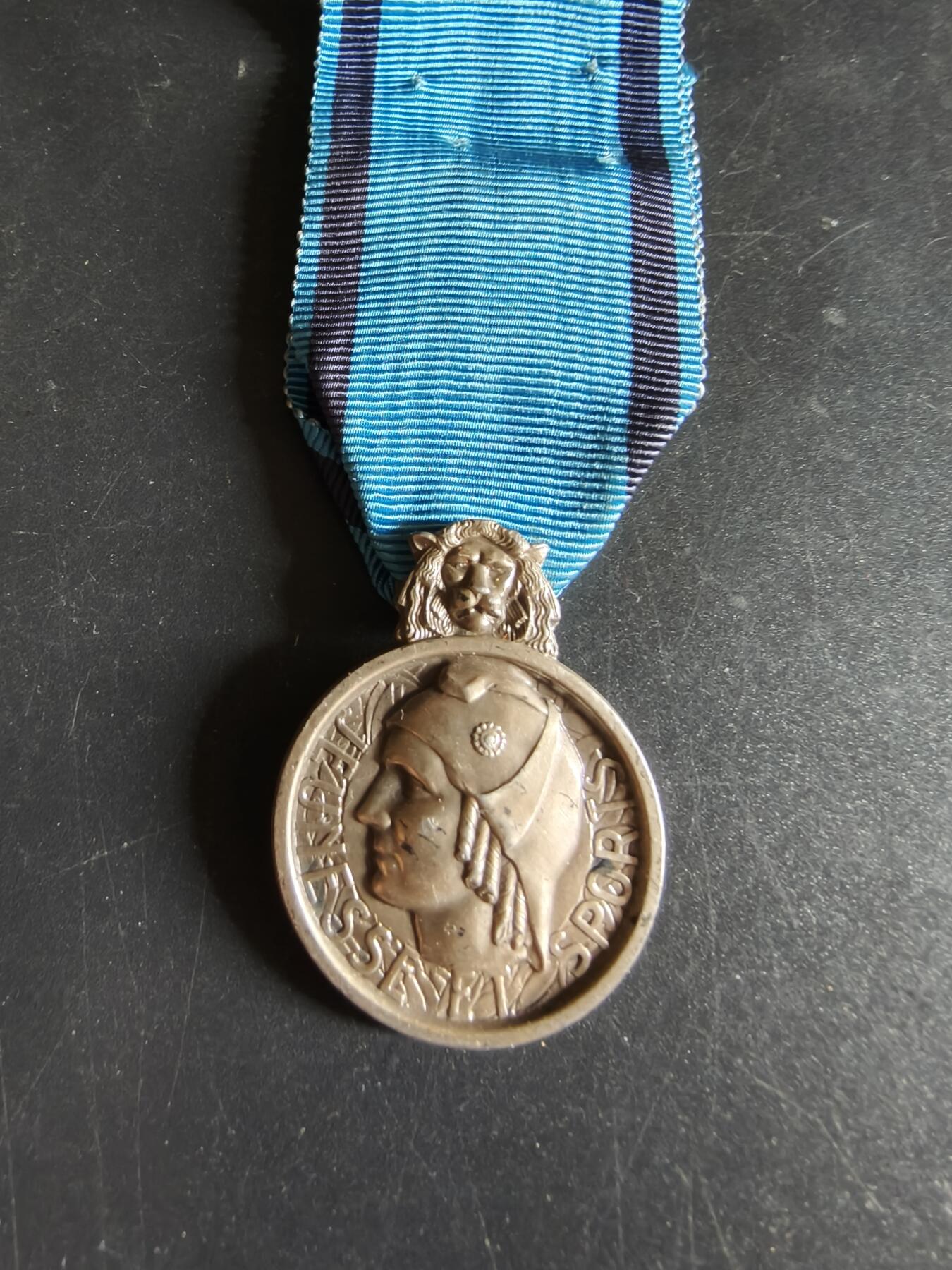 老王徽章第191期 法国银级体育奖章     950银     带纸盒     15.9g