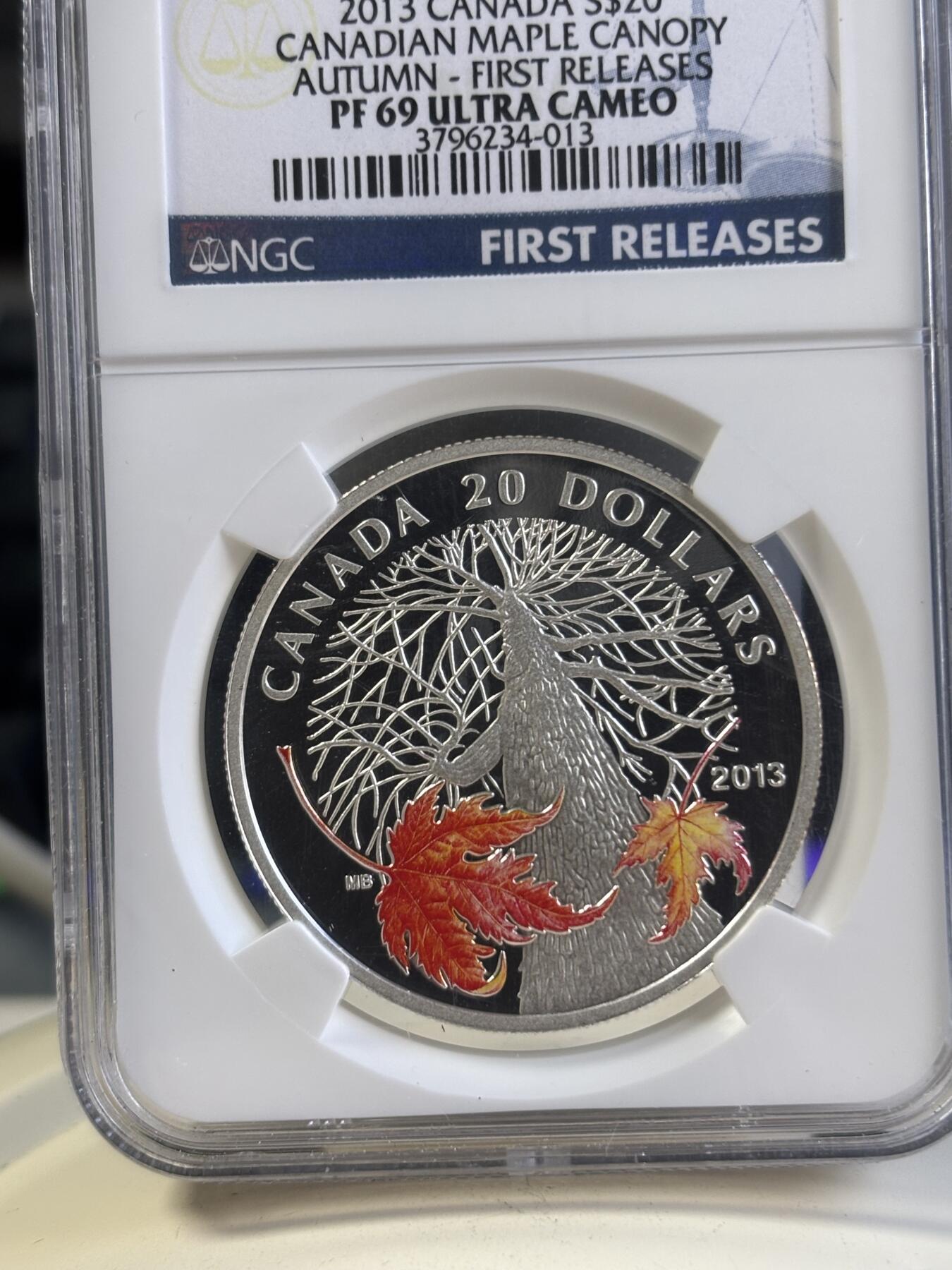 第197期拍卖 加拿大2013枫叶树冠系列秋天银币NGC-PF69首期标无盒证书，9999银，发行7500枚