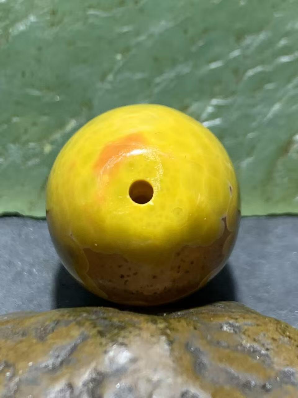 冰飘鱼籽纹战国红玛瑙桶珠一颗！